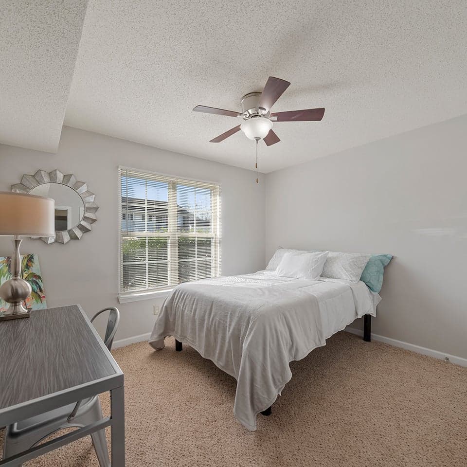 Bedroom-03-Seahawk-Retreat-Wilmington-01-1